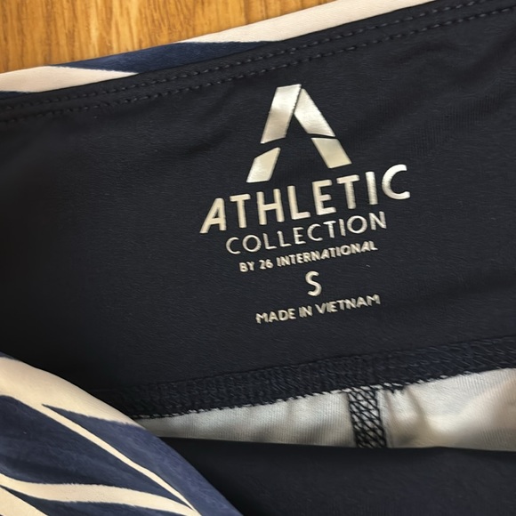 Athletic collection Size S With cool Navy and white design - Picture 5 of 9